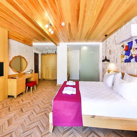 Otel Atalante 2*